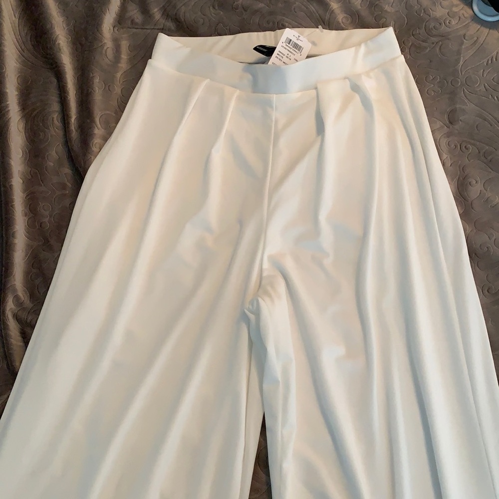 Brand new Windsor white wide leg pant.